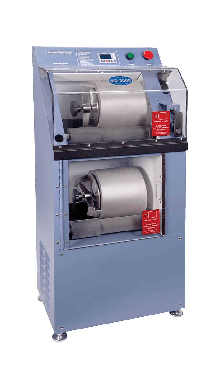 Máquina Micro-Deval — vista frontal con dos compartimentos de jarras