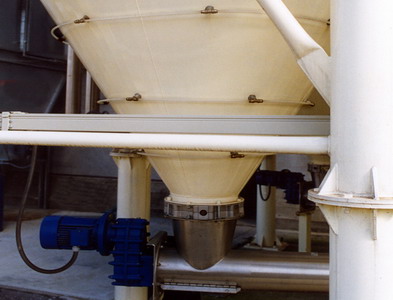 Instalación del transportador tubular INOX en línea de producción