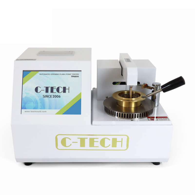 Vista angular del probador de punto de inflamacion con copa de laton