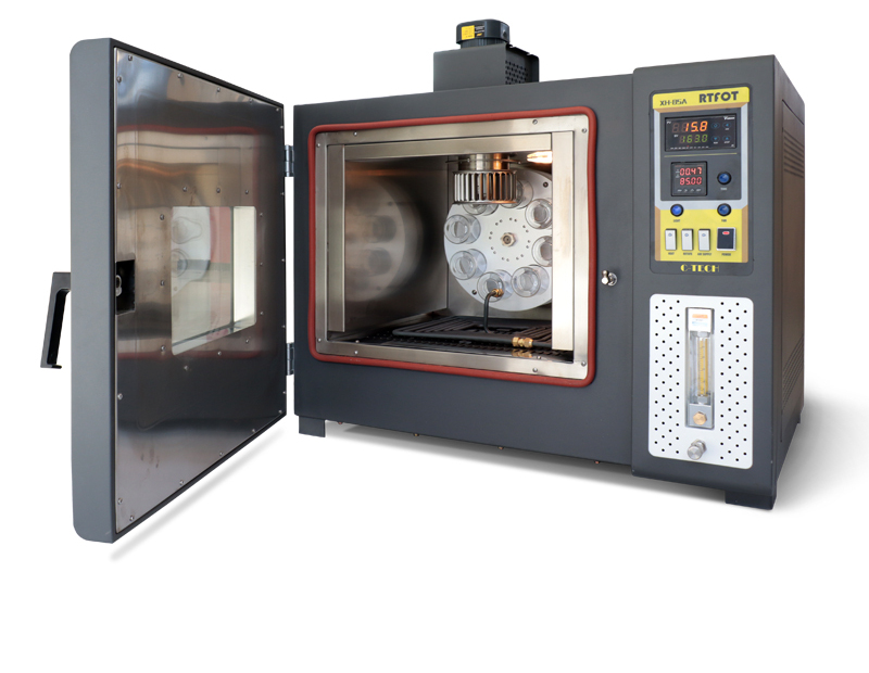 Interior del horno RTFOT con plato giratorio y botellas de vidrio