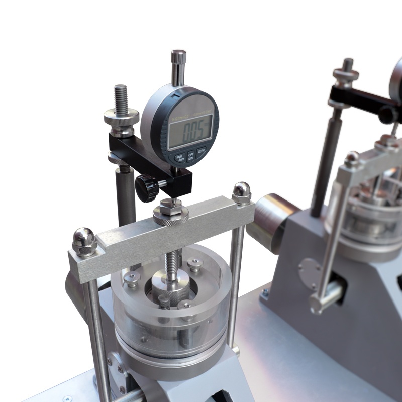 Detalle de celda Ø50 mm con micrómetro digital