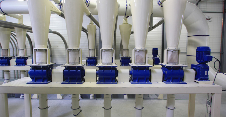 Válvula rotativa de 250 x 250 mm para material granular y variador mecánico de RPM vista 2